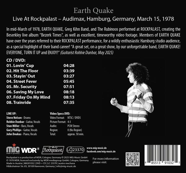 Schwarz-Weiß-Bild eines Konzertplakats für Earth Quake. Ein Sänger rechts, Text und eine Titelliste links.