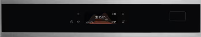 Panel sterowania piekarnika z czarnym ekranem, wyświetlającym temperaturę (150°C), czas i ikony funkcji. Rama ze stali nierdzewnej.