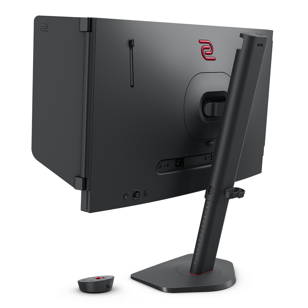 Schwarzer Monitor mit rotem Logo, verstellbarem Ständer und Fernbedienung. Die Rückseite zeigt Anschlüsse und einen Stromeingang. Der Monitor ist abgewinkelt.
