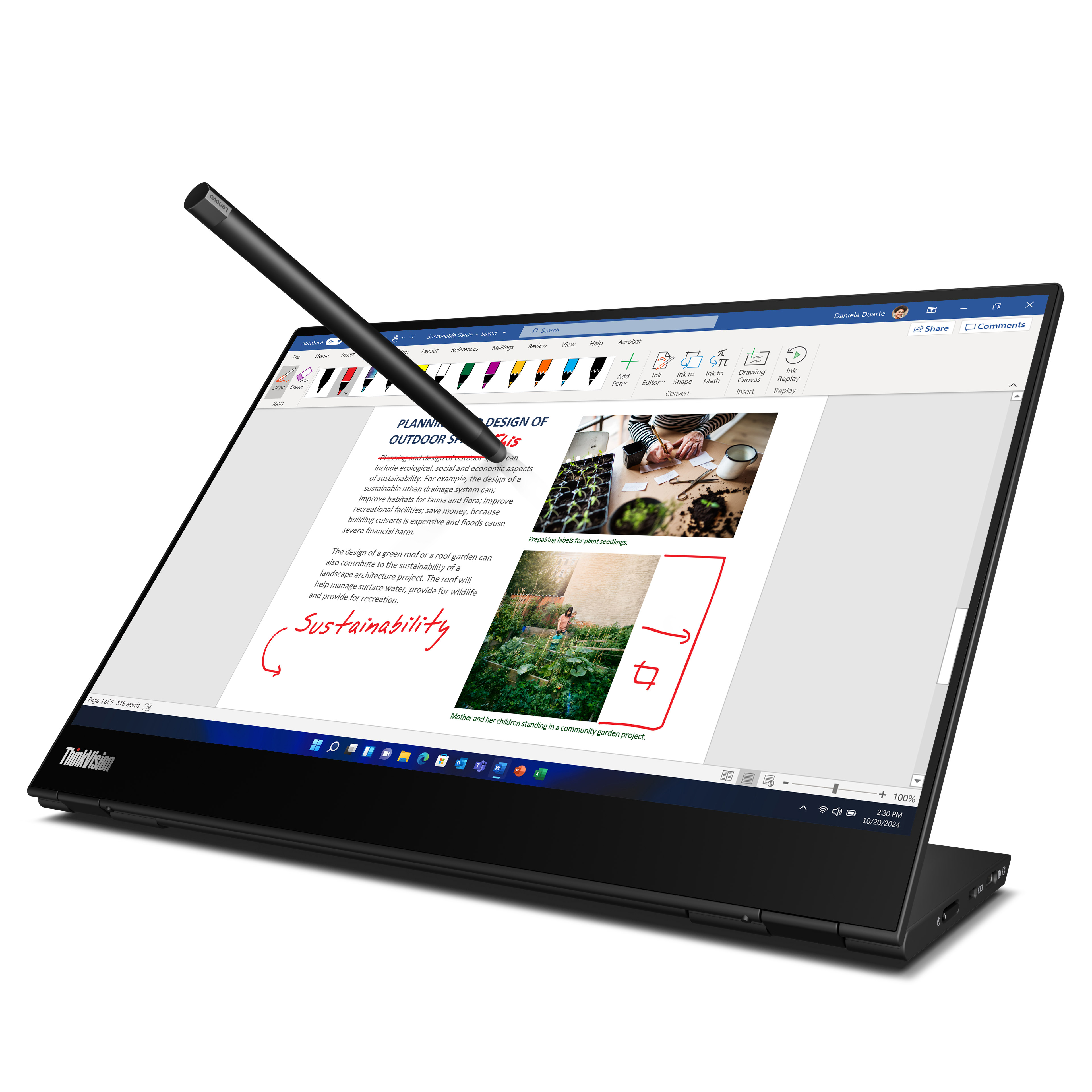 Ein Laptop zeigt ein Dokument über Nachhaltigkeit. Ein Stift schwebt über dem Bildschirm. Bilder eines Gartens sind sichtbar.