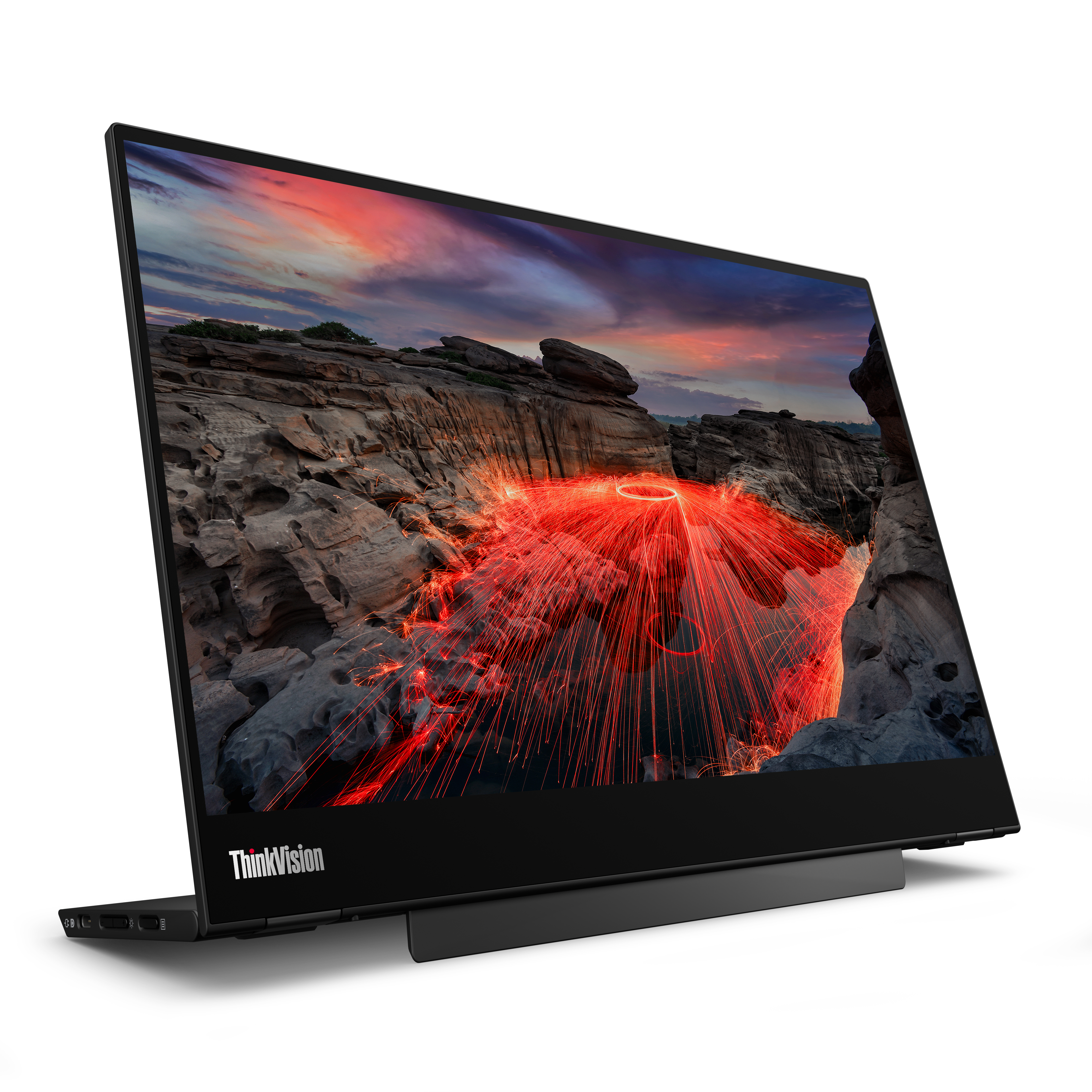 Ein schwarzer ThinkVision-Monitor zeigt eine feurige Landschaftsszene mit roten Pfaden vor einem felsigen Hintergrund.