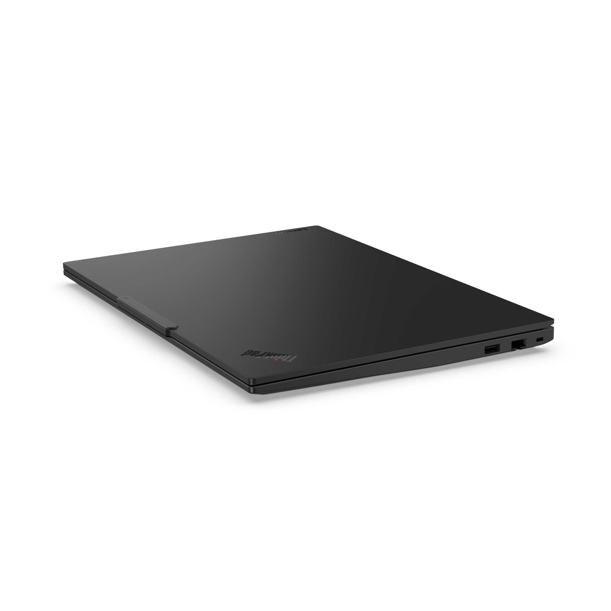 Ein schwarzes ThinkPad-Laptop ist geschlossen auf schwarzem Hintergrund abgebildet, aus einem Winkel gesehen. Das ThinkPad-Logo ist sichtbar.