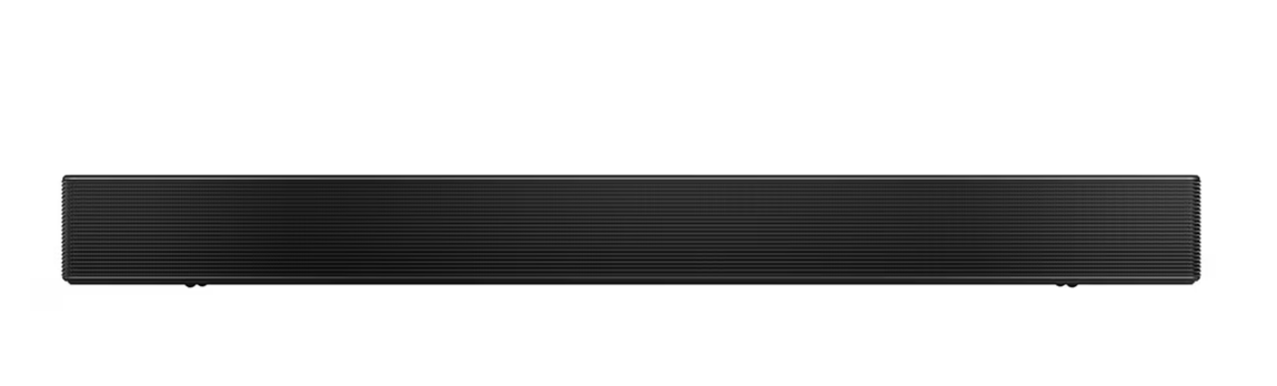 Yatay oluklara sahip uzun, siyah bir soundbar. Beyaz bir arka plan üzerinde duruyor, şık ve modern görünüyor.