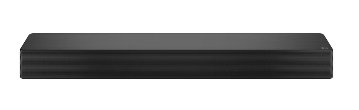 Oluklu ön yüzü olan siyah bir soundbar. LG logosu sağ üst köşede görünür. Arka plan beyaz.