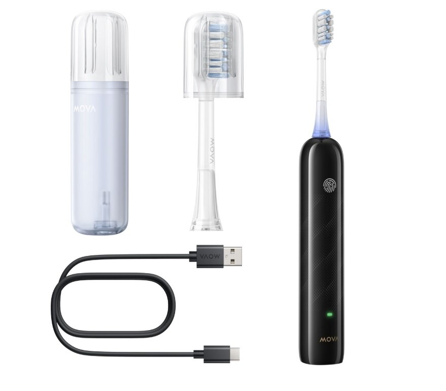 Czarna elektryczna szczoteczka do zębów MOVA z kablem ładującym, etui i główką szczoteczki. Główka szczoteczki jest pokryta przezroczystą nasadką.