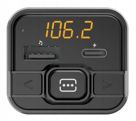 Czarne urządzenie samochodowe wyświetla 106.2. Ma porty USB i USB-C oraz przycisk z trzema kropkami. Są też przyciski nawigacyjne.