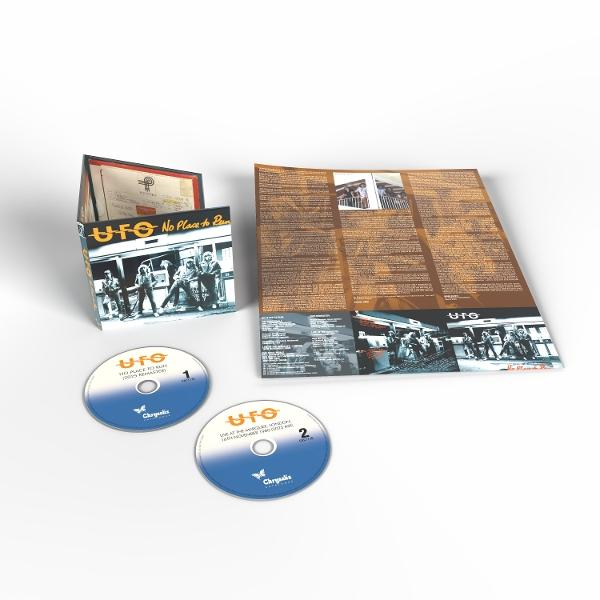 UFO-Album-Set: CD-Discs, Cover mit Bandfoto, Texten. Das Album trägt den Titel 'No Place To Run'.