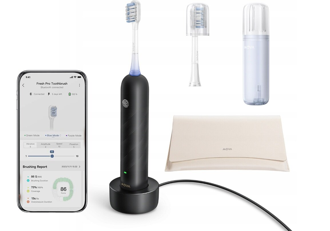 Szczoteczka elektryczna ze smartfonem pokazującym dane szczotkowania, stacją ładującą, wymiennymi końcówkami, etui podróżnym i przezroczystym etui.
