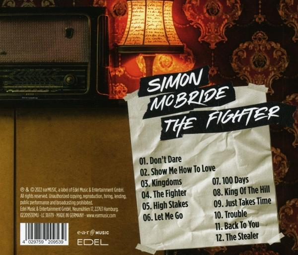 CD-Cover mit Vintage-Radio, Lampe und Text "Simon McBride The Fighter". Beinhaltet eine Titelliste.