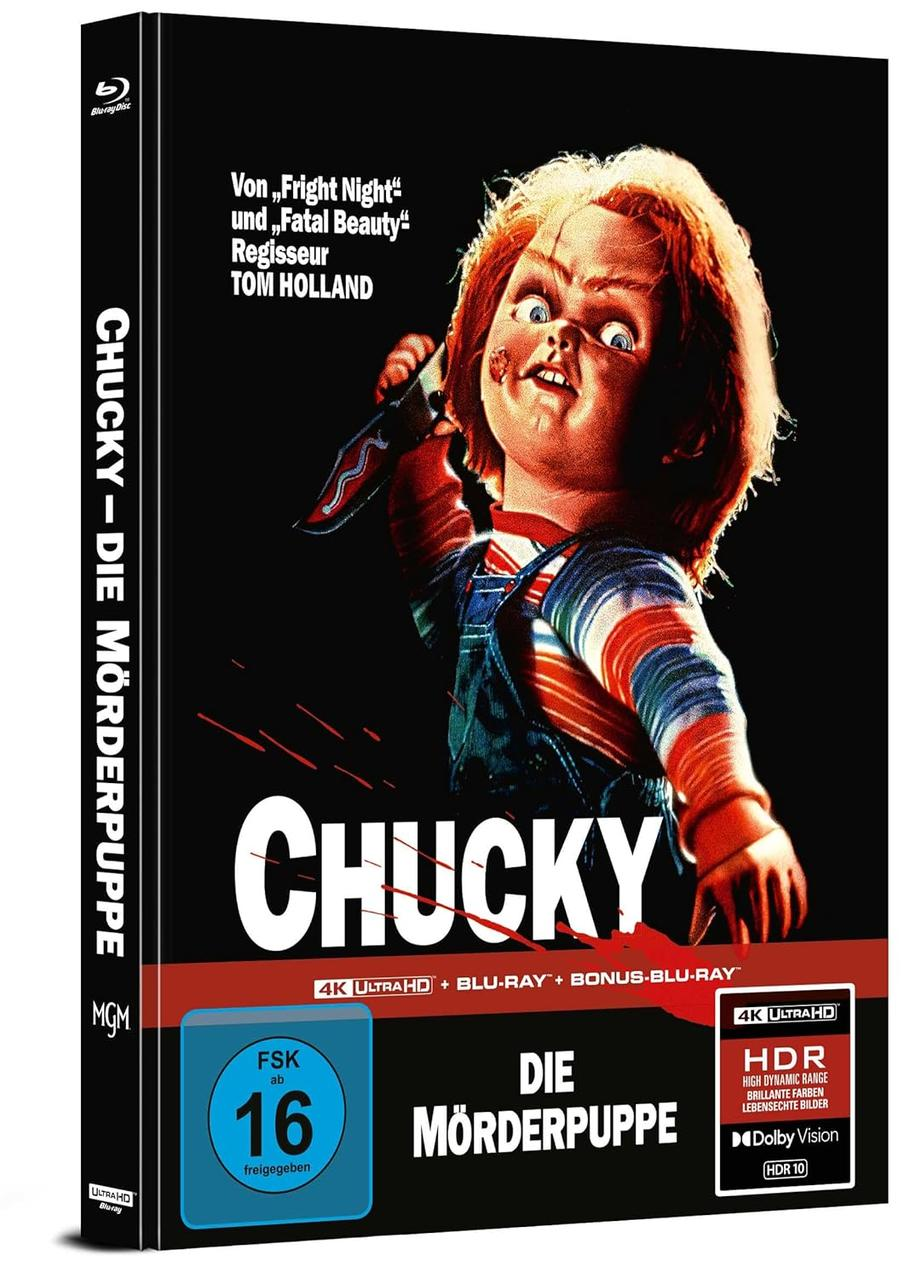 Chucky-Puppe hält ein Messer auf einem Blu-ray-Cover. Rotes Haar, blaue Latzhose und ein bedrohlicher Gesichtsausdruck vor schwarzem Hintergrund.