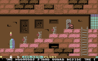 Eine pixelige Spielszene zeigt eine Figur mit Hut in der Nähe von Wachen und Steintreppen in einem Backsteingebäude.