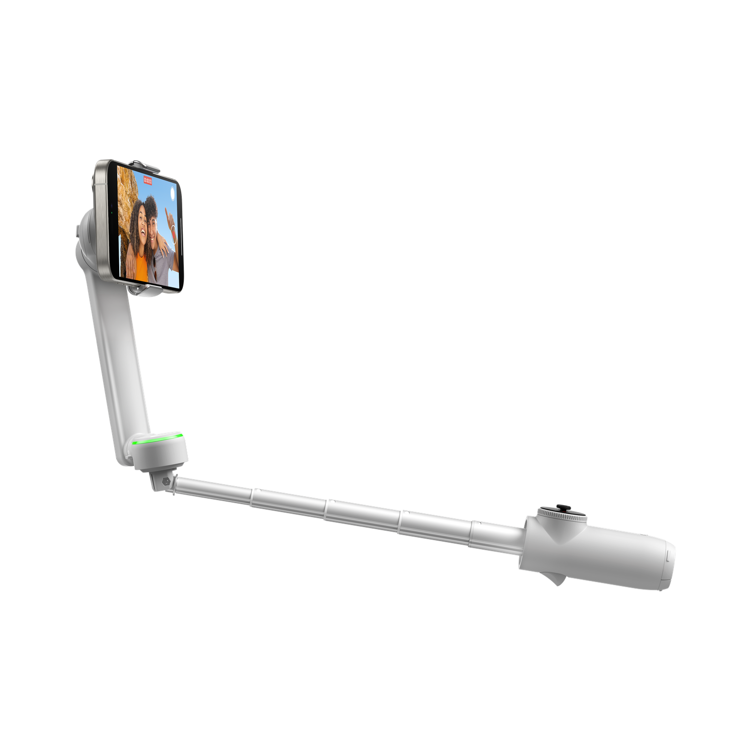 Een witte selfiestick met een telefoon waarop twee mensen te zien zijn. De achtergrond is zwart.