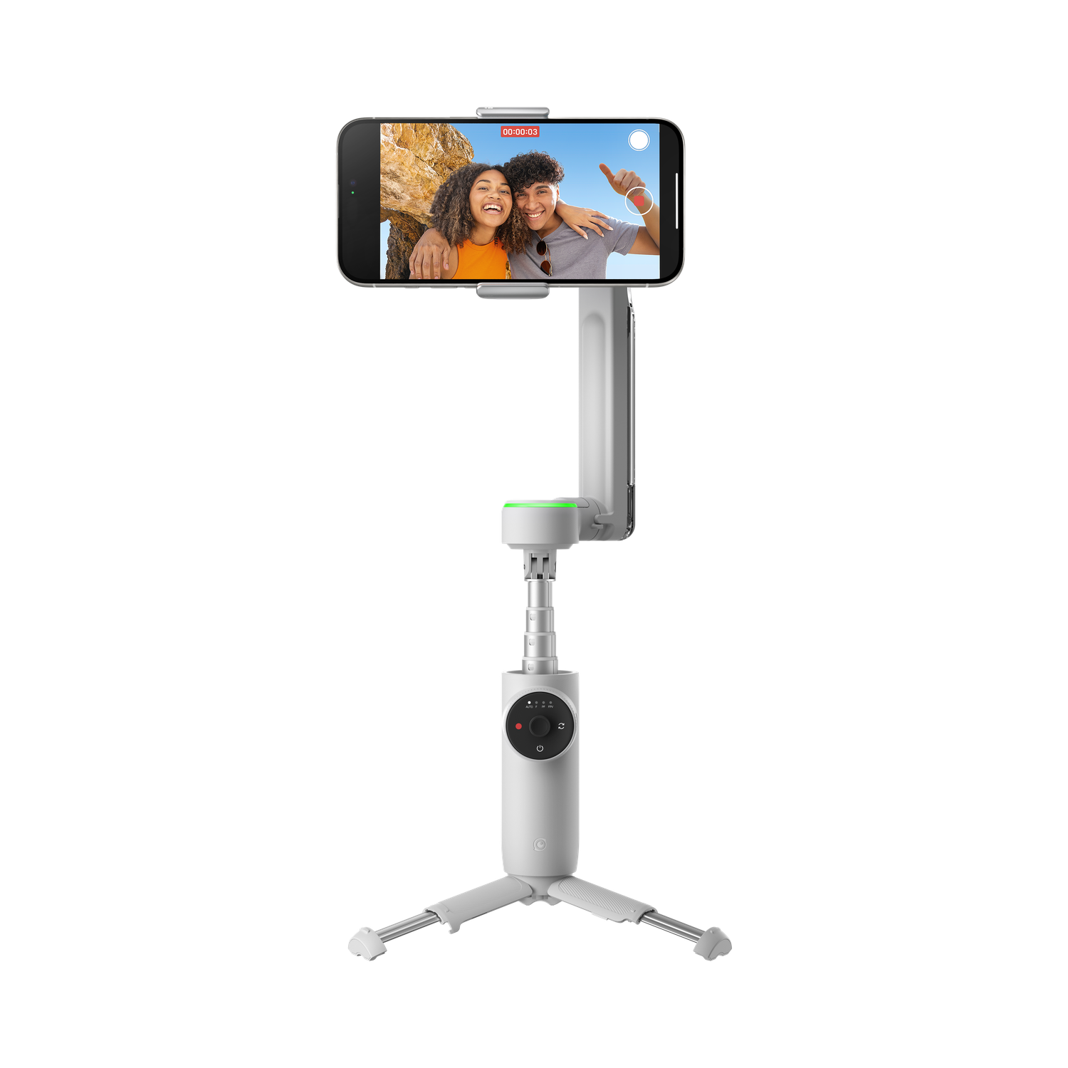 Een telefoon op een statief toont twee lachende mensen. Het statief is wit, met een zwarte achtergrond. De telefoon neemt video op.