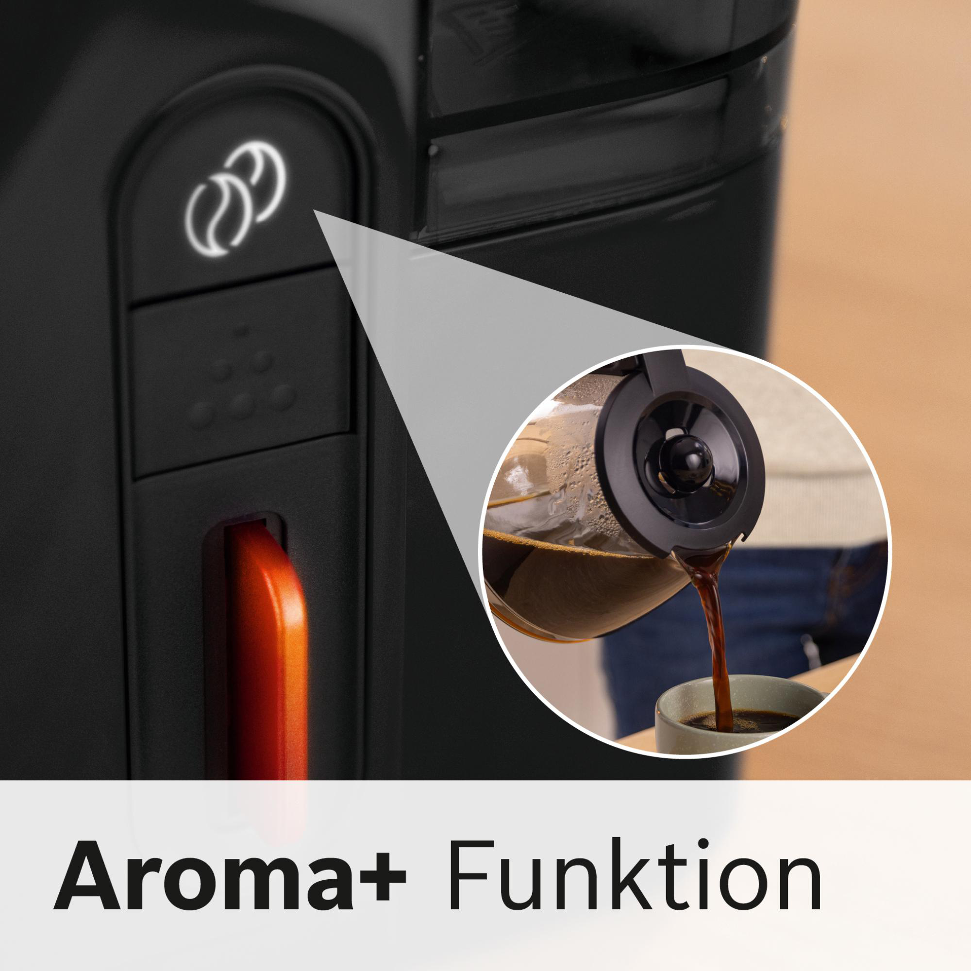 Eine Kaffeemaschine mit Kaffee, der in eine Tasse gegossen wird. Das Bild zeigt Aroma+ Funktion.