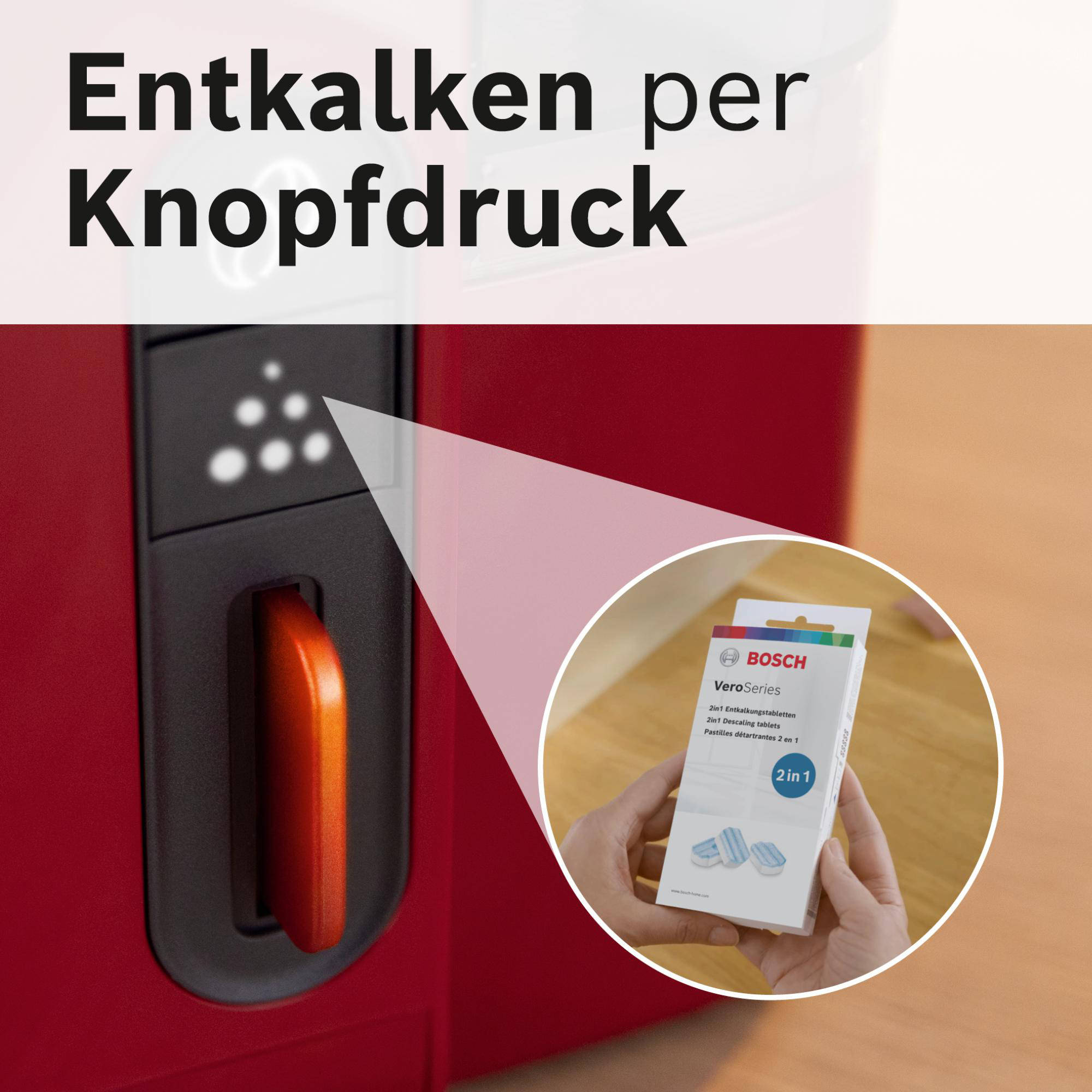 Rote Kaffeemaschine mit Text, Bosch Entkalkungstabletten werden in der Hand gehalten, 2 in 1 Tabletten.