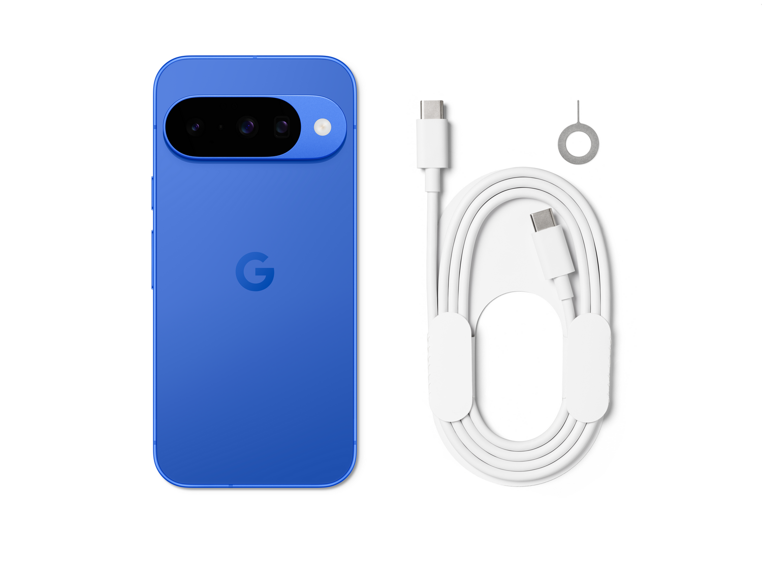 Teléfono Google azul, cable USB-C blanco, herramienta SIM, sobre fondo blanco.