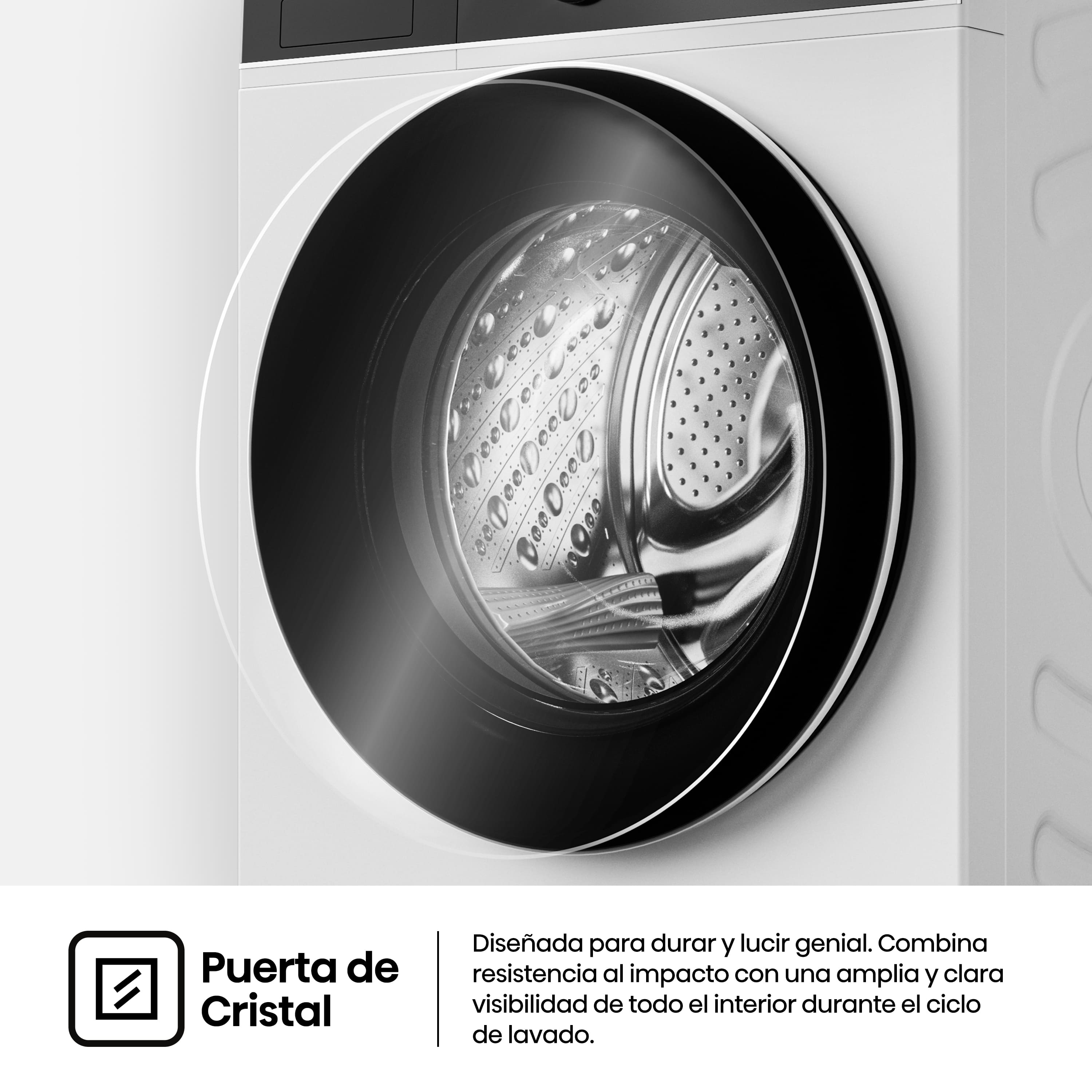 Una puerta de lavadora. el texto cuenta un programa de lavado iJet que combina un chorro de agua y detergente y recirculación de agua. 