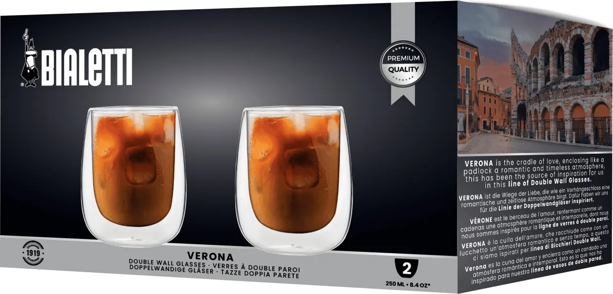 Doboz két jeges kávés pohárral. Felül Bialetti logó. Alul Verona szöveg. Város háttér.