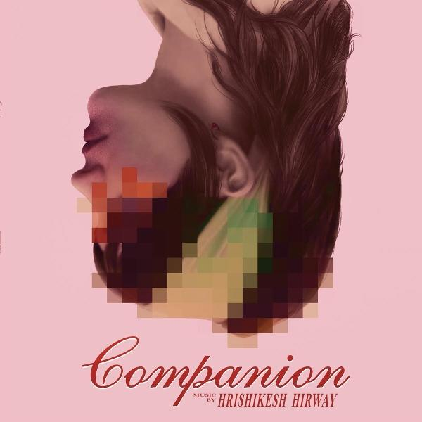 Ein künstlerisches Bild mit dem Gesicht und den Haaren einer Frau, teilweise verpixelt, vor einem rosa Hintergrund. Das Wort "Companion" ist geschrieben.