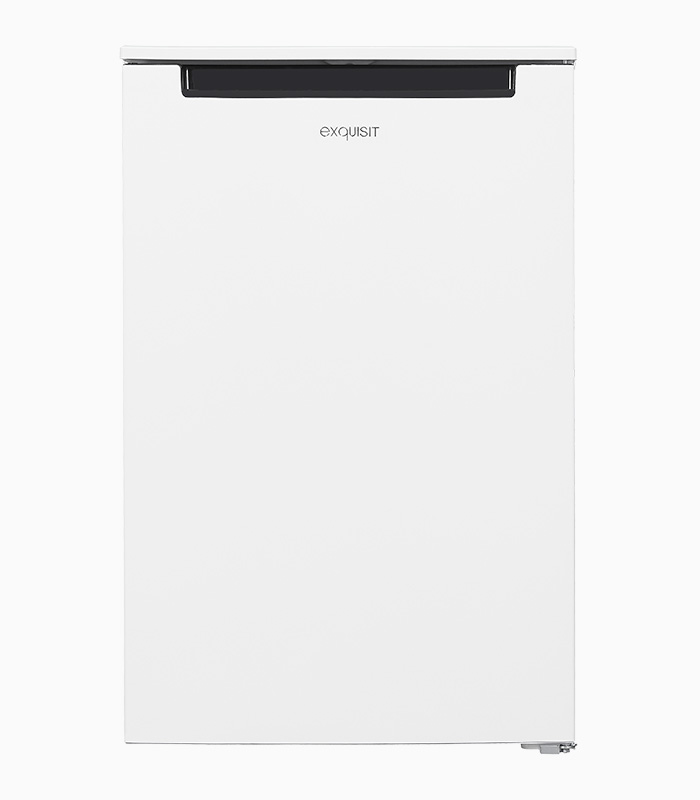 Ein weißer Mini-Kühlschrank mit schwarzem Griff und dem Markennamen 'exquisit'. Der Kühlschrank steht vor weißem Hintergrund.