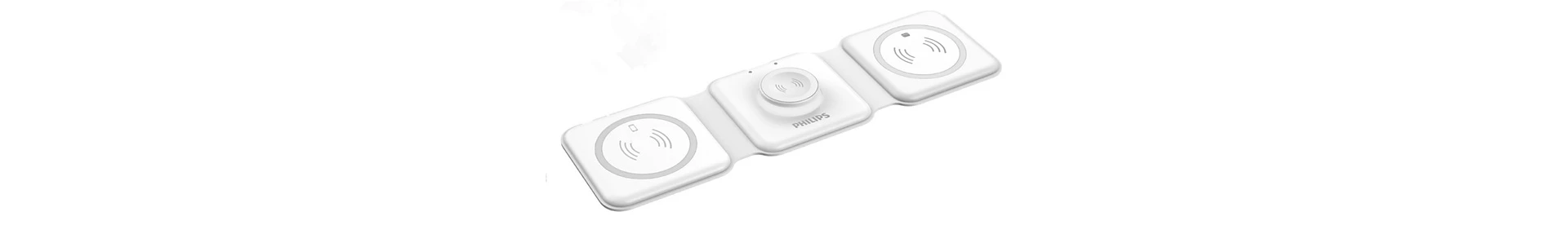 Üç bölümlü beyaz kablosuz şarj pedi. Her bölümün bir şarj sembolü vardır. Philips logosu görünür.
