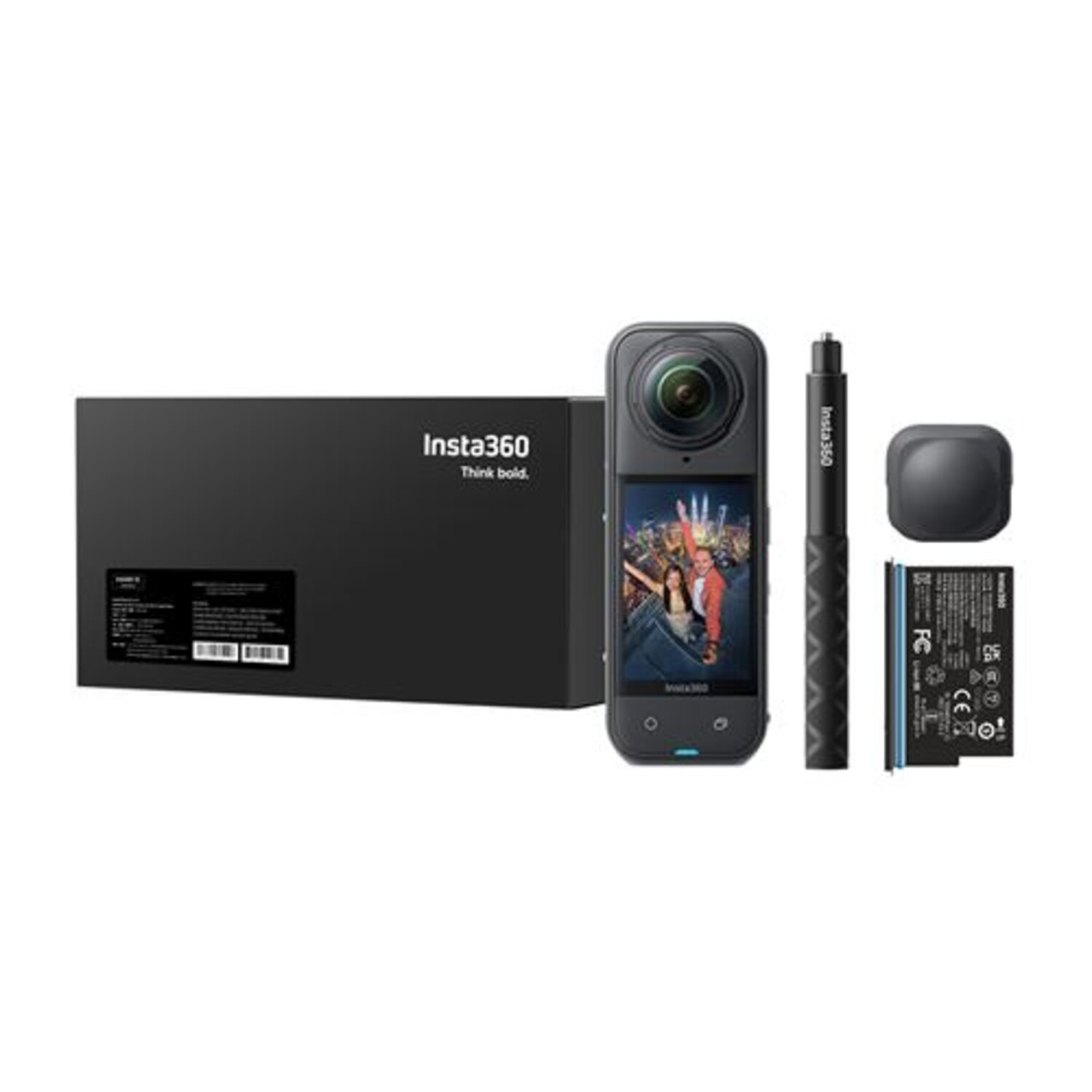 Ein schwarzes Insta360-Kamerakit auf weißem Hintergrund. Enthält eine Kamera, eine Box, einen Selfie-Stick, eine Batterie und eine Abdeckung.