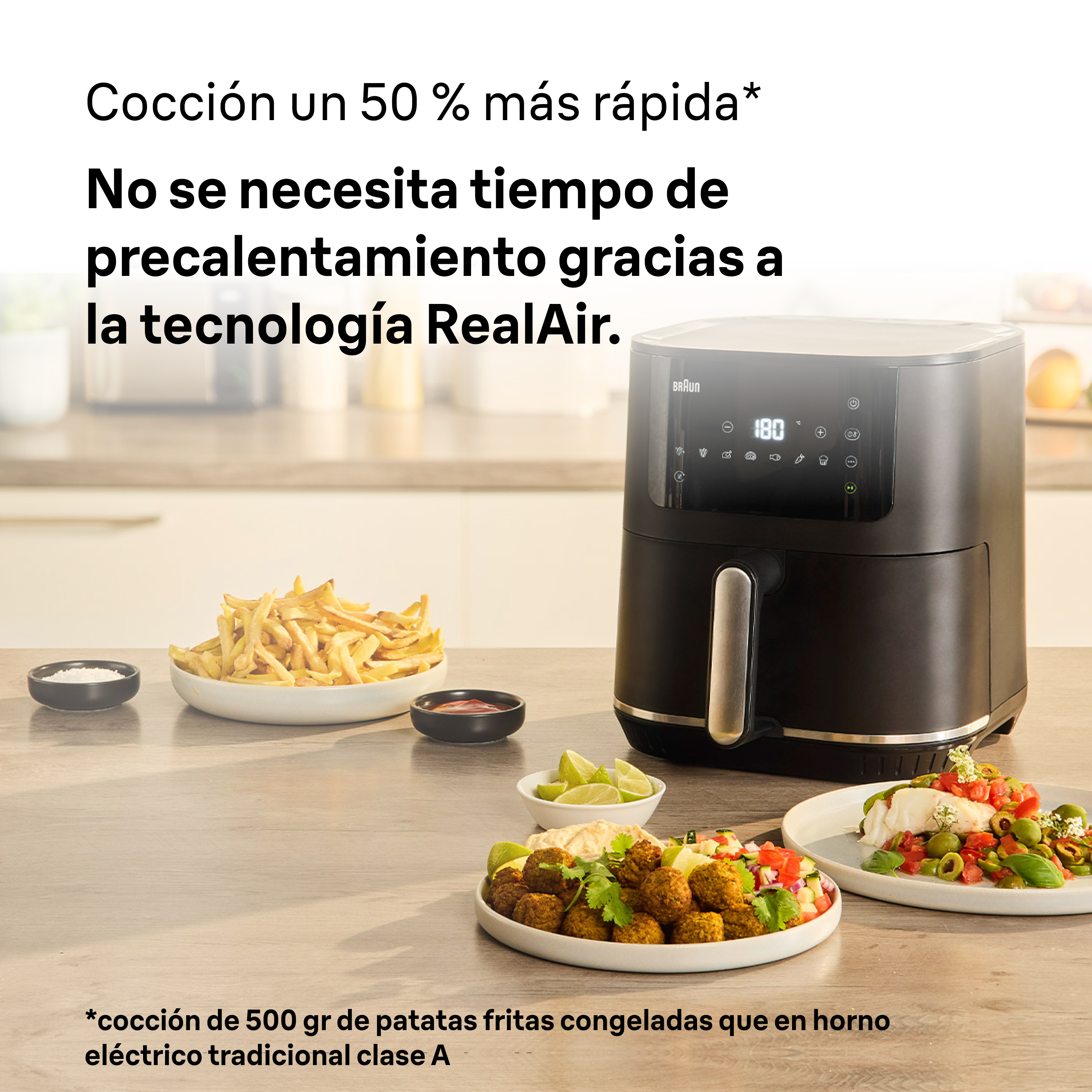 Una freidora de aire con comida delante. El texto dice que cocina un 50% más rápido y no necesita precalentamiento gracias a la tecnología RealAir.