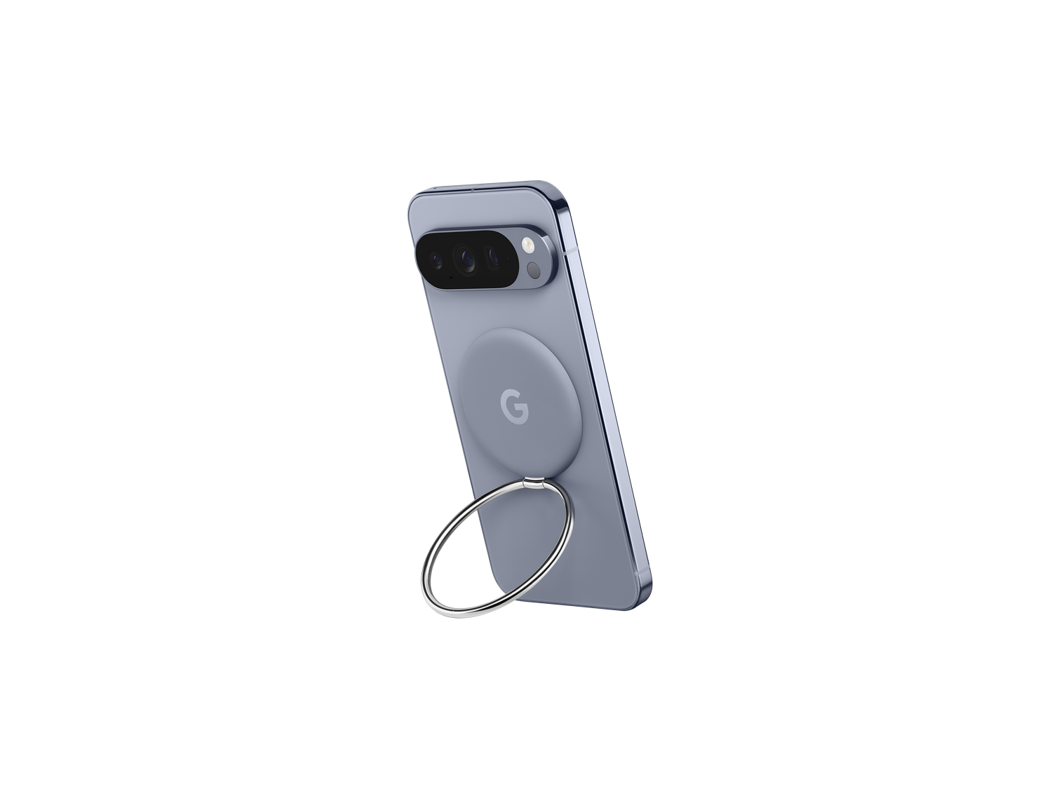 Un smartphone azul claro con soporte de anillo, mostrando la parte trasera con cámara y logo 'G', sobre fondo gris.