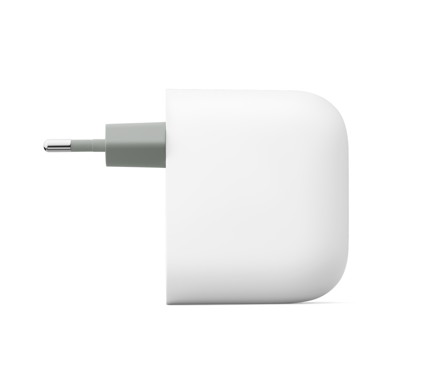 Un adaptador de corriente blanco con un enchufe y clavijas grises, sobre un fondo gris. El adaptador es parcialmente visible.