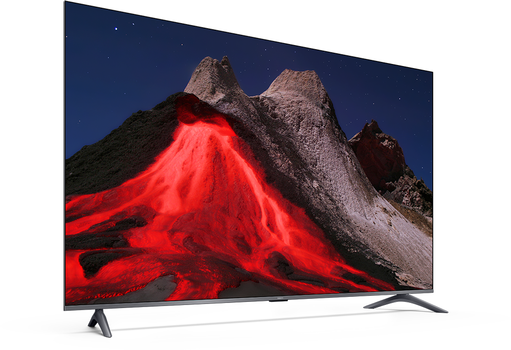 Egy TV vulkanikus tájat mutat, vörös lávával, ami egy hegyről folyik le, csillagos ég alatt.