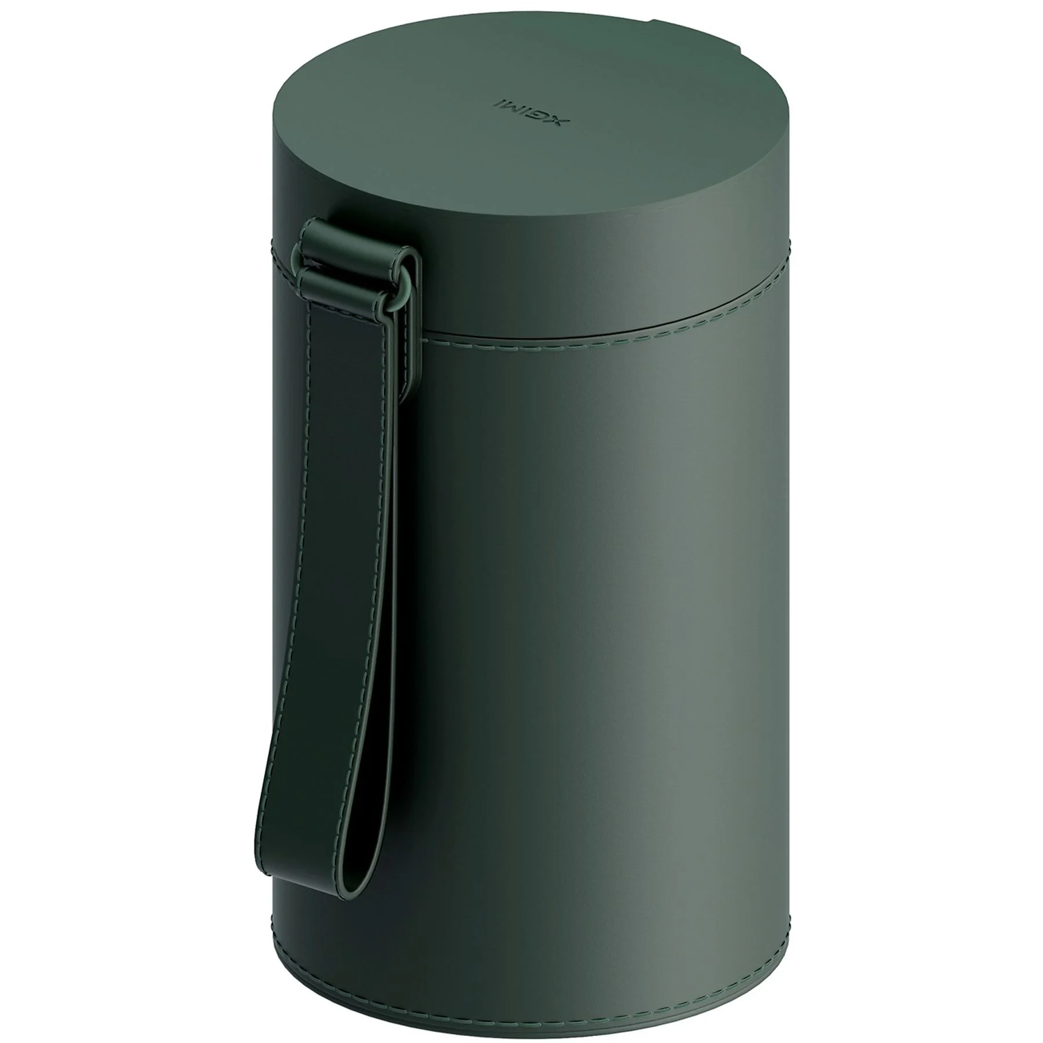 Een cilindrische groene container met een handvat. Het deksel heeft het woord XGIMI. Het handvat is met stiksels bevestigd. De achtergrond is wit.