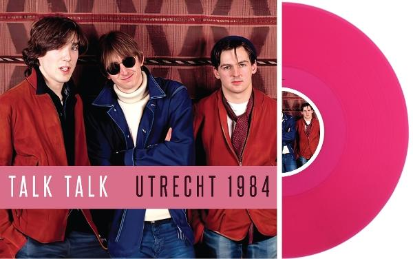 Három férfi dzsekiben rózsaszín lemez mellett. A felirat: 'Talk Talk Utrecht 1984'. A lemezen a három férfi képe látható.