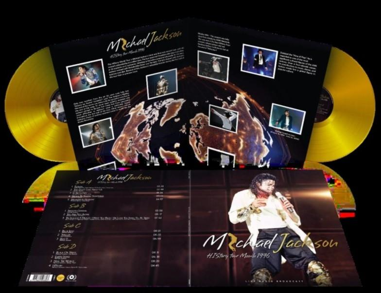 Michael Jackson HIStory turnéjának album borítója arany vinyl lemezekkel. Jackson előadása látható. A borító dal listákat és fotókat tartalmaz.