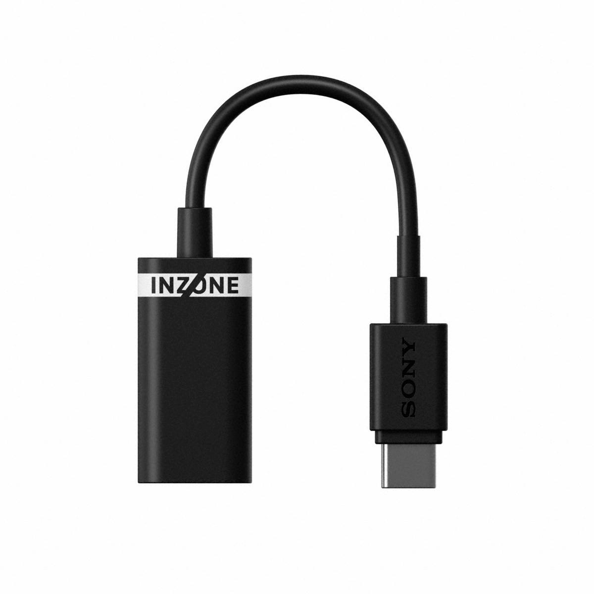 Ein schwarzes INZONE USB-C-Kabel mit einem Sony-Anschluss. Das Kabel ist gebogen. Der Hintergrund ist weiß.