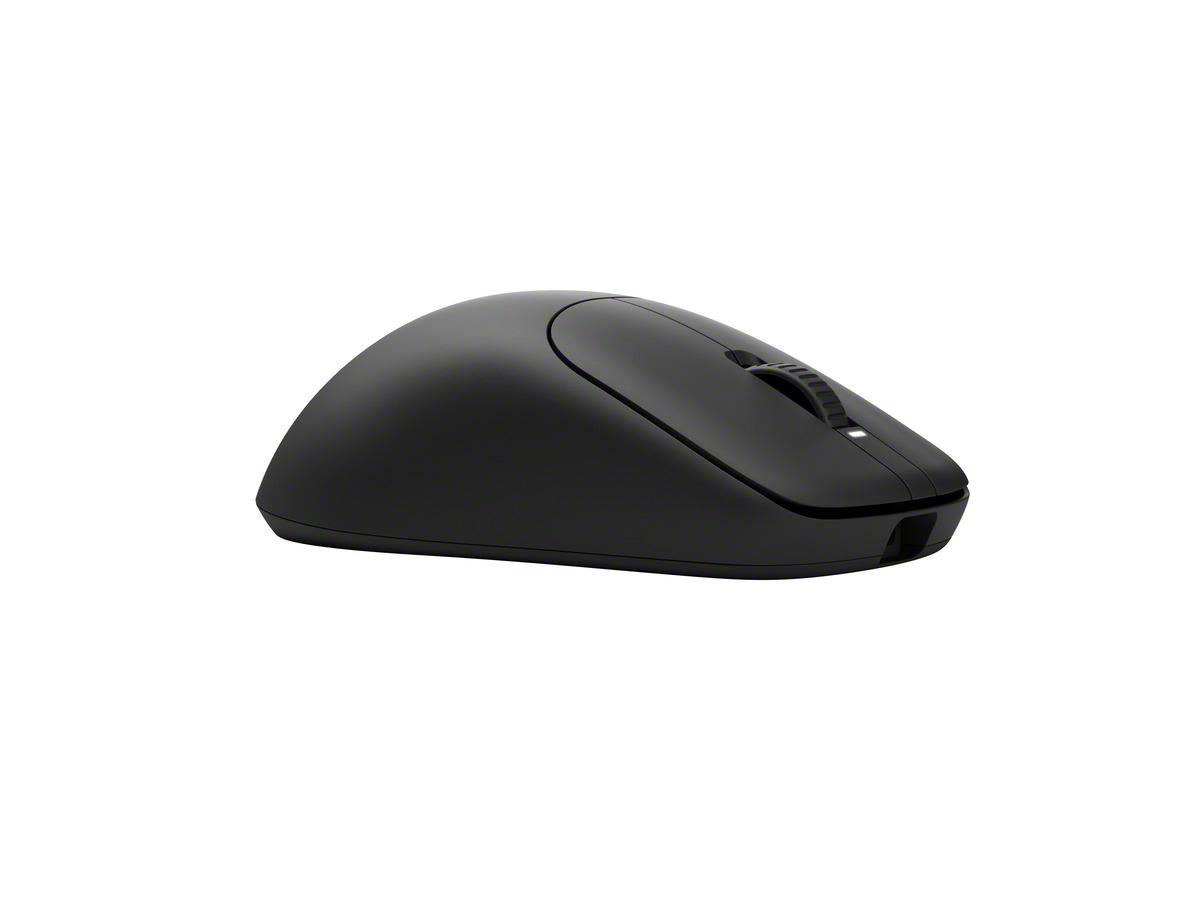 Eine schwarze Computermaus, Seitenansicht, auf weißem Hintergrund. Mit Scrollrad und kleinem Licht.