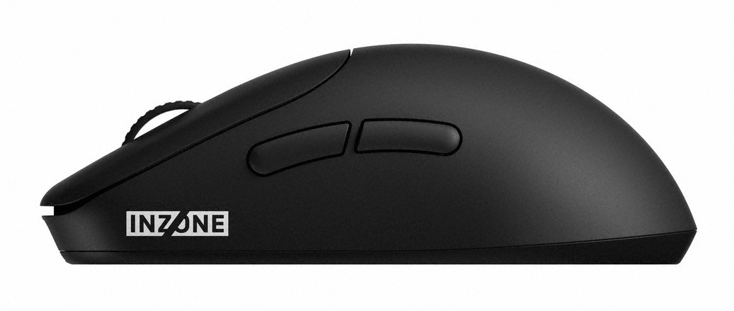 Czarna mysz komputerowa z dwoma bocznymi przyciskami i kółkiem przewijania. Widoczna marka 'INZONE'.