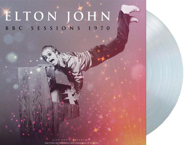 Elton John egy lemezborítón, egy zongorára támaszkodva. A háttér színes, csillagos dizájnnal rendelkezik, és egy bakelit lemez van az oldalon.