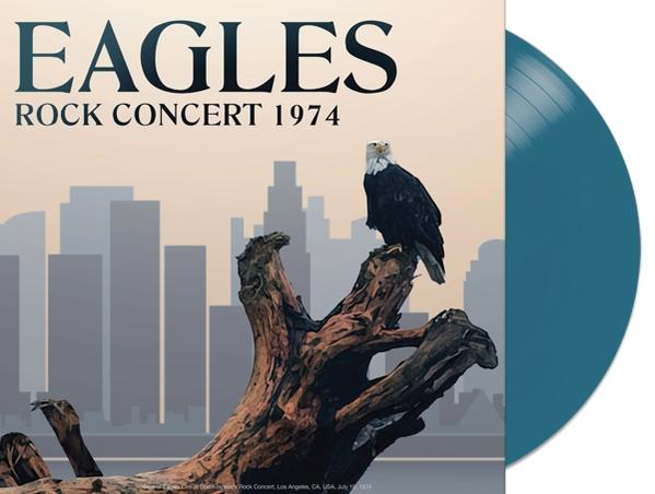 Album borító: Eagles Rock Concert 1974, egy kopasz sas képe egy fatörzsön, városi háttérrel és kék bakelittel.