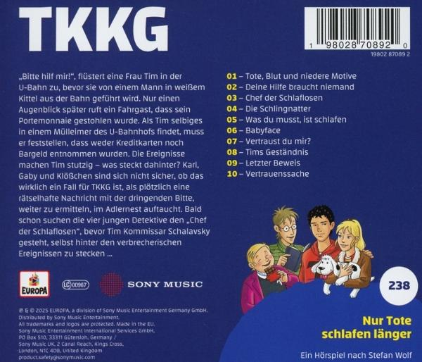 Cover eines TKKG-Hörspiels mit vier jungen Detektiven und einem Hund, Text auf Deutsch.