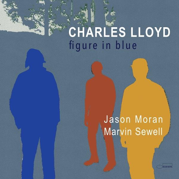 Albumcover: Drei farbige Silhouetten, blau, orange und gelb, stehen vor einem blau-grauen Hintergrund mit Text: Charles Lloyd, Figur in Blau.