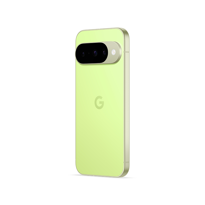 Ein hellgrünes Google Pixel 7-Telefon, Ansicht aus einem Winkel. Es hat eine Kameraleiste mit drei Linsen und einen silbernen Rahmen. Der Hintergrund ist weiß.