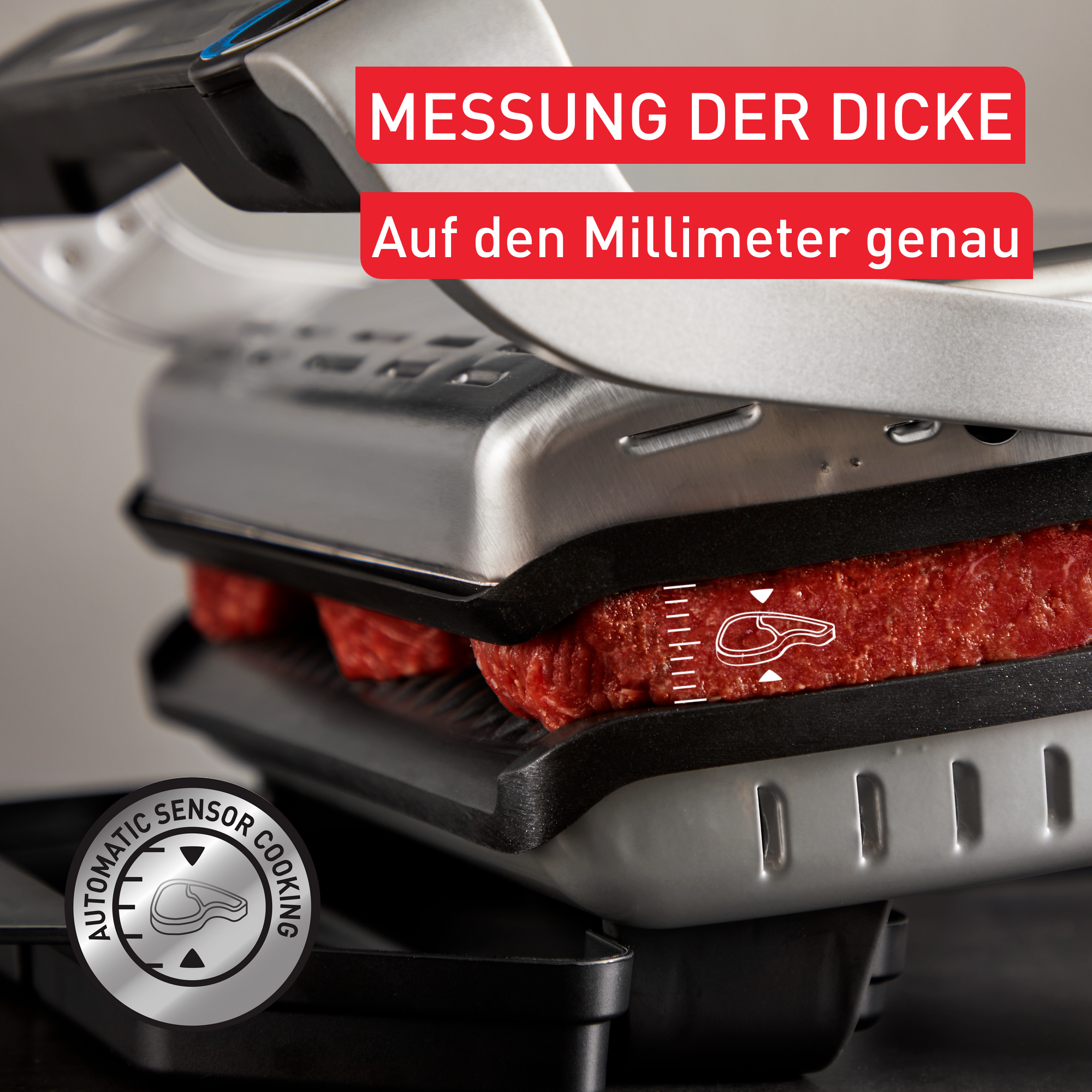 Ein Grill mit Fleisch darin. Der Text oben lautet: "MESSUNG DER DICKE" und "Auf den Millimeter genau."