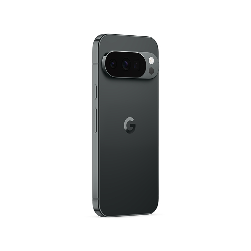Ein dunkelgraues Smartphone, Rückansicht, mit einer markanten Kameraleiste. Ein Google-Logo ist sichtbar.