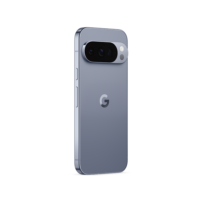 Ein blaues Smartphone mit Kameraleiste. Das Google-Logo befindet sich auf der Rückseite. Das Telefon befindet sich auf weißem Hintergrund.