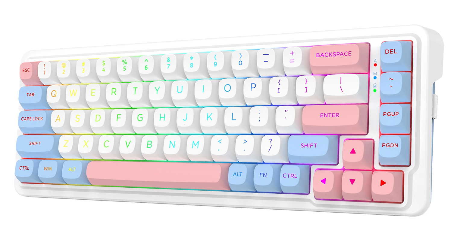 Biała klawiatura mechaniczna z kolorowymi klawiszami. Różowe, niebieskie i białe klawisze z literami i symbolami. Backspace i Enter są różowe.