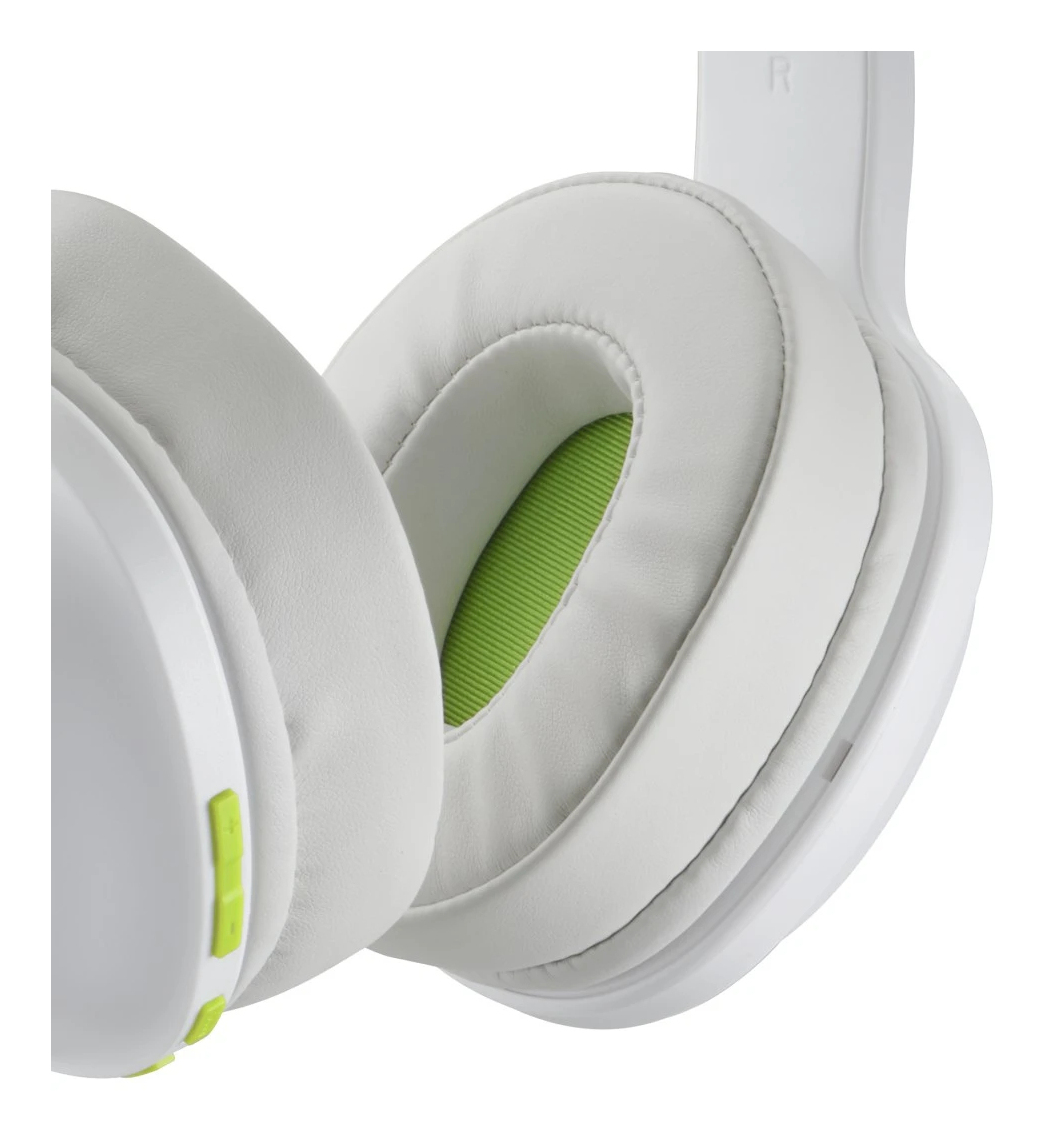 Primer plano de auriculares blancos con almohadillas grises claras. Dentro de la almohadilla hay tela verde. Se ven algunos botones verdes.