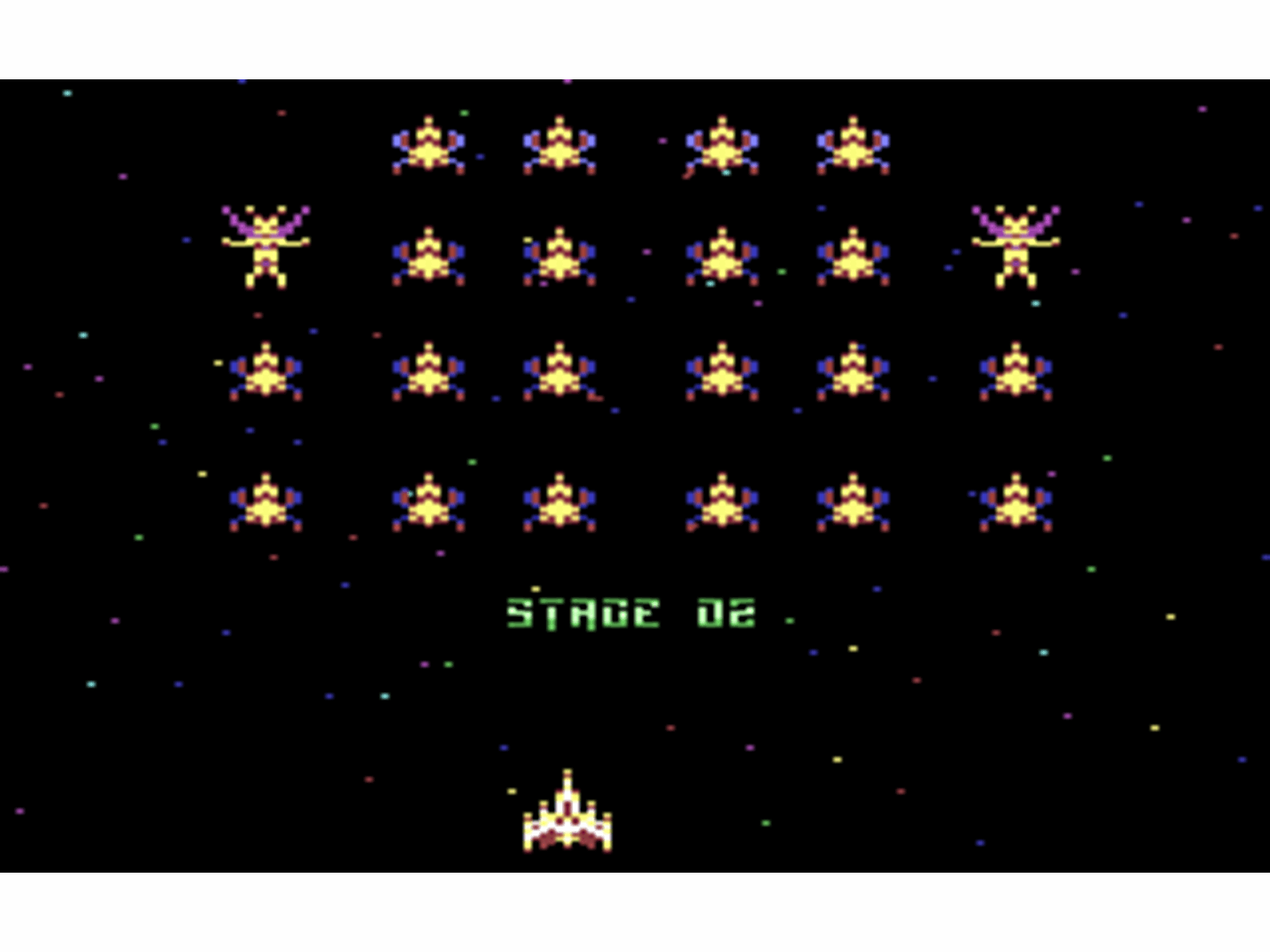 Una pantalla de videojuego retro muestra invasores espaciales. Naves espaciales y extraterrestres están en formación. El texto 'STAGE 02' es visible.