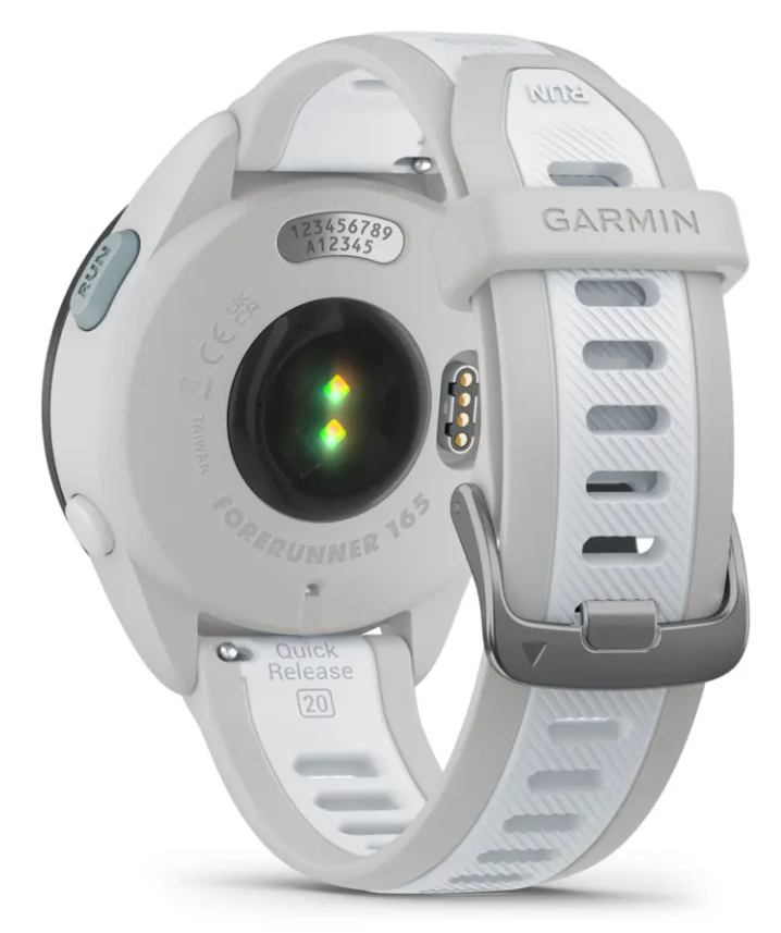 Biały zegarek Garmin Forerunner 165, widok z tyłu. Posiada czujnik tętna, pasek z szybkim zapięciem i logo Garmin.