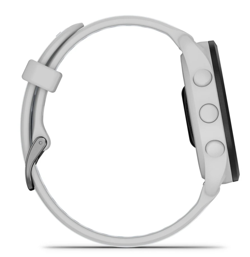 Biały smartwatch, widok z boku. Trzy przyciski po czarnej stronie. Biały pasek ze srebrną klamrą. Czyste białe tło.