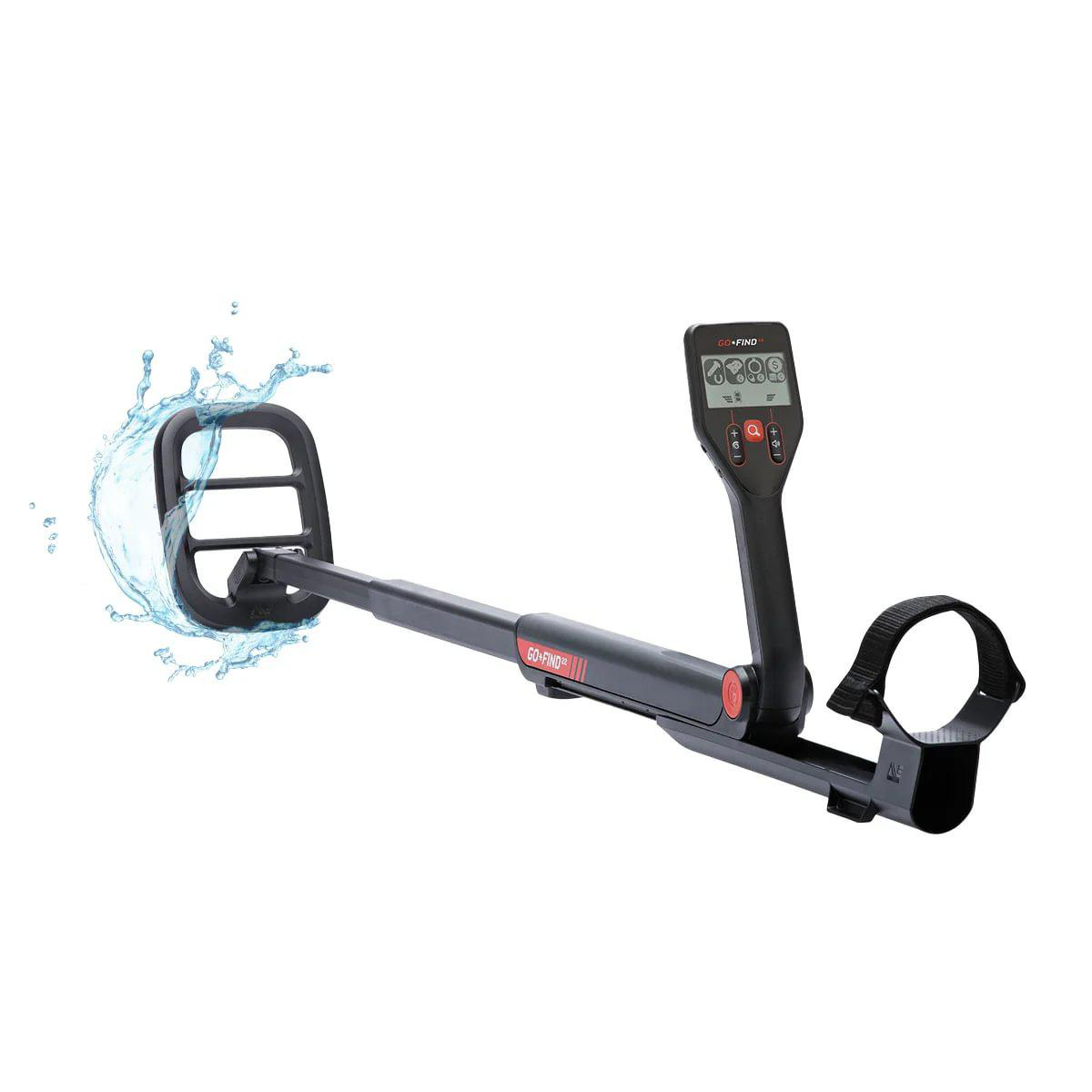 Ein Metalldetektor mit dem Markennamen GO-FIND. Wasserspritzer um den Detektorkopf.